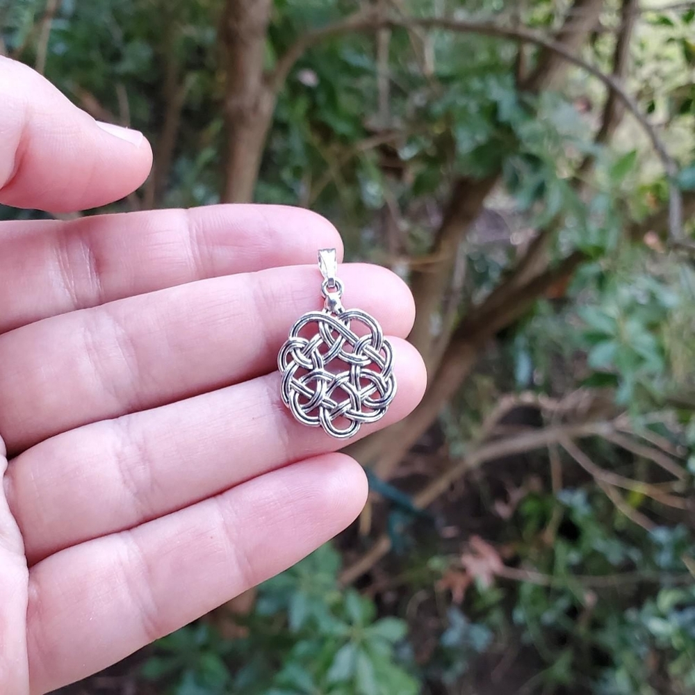 Silver Celtic Knot Pendant - Picture 2 of 3